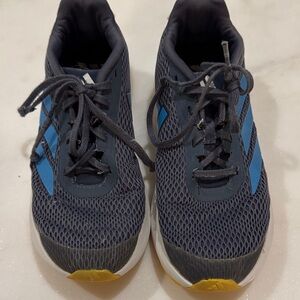 Big Boys adidas tennis shoes, size 5, play condition sold as is